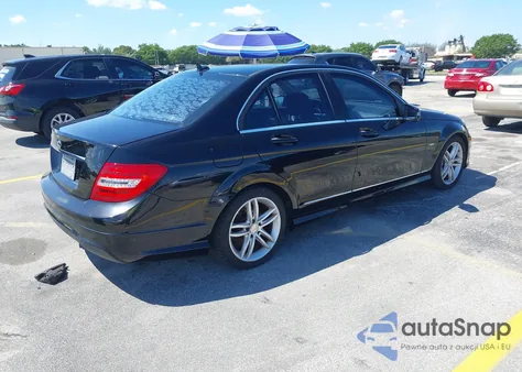 2012 Mercedes-Benz C 250 Luxury/Sport z USA, uszkodzony, nr VIN WDDGF4HB5CR206382